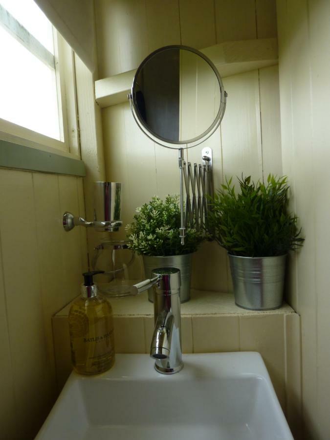 The Buteland Stop Rosie Off Grid Shepherds Hut Bellingham Exterior foto